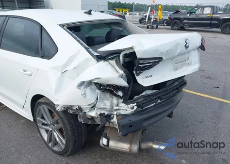 2018 Volkswagen Passat S/R-Line z USA, uszkodzony, nr VIN 1VWAA7A39JC016259